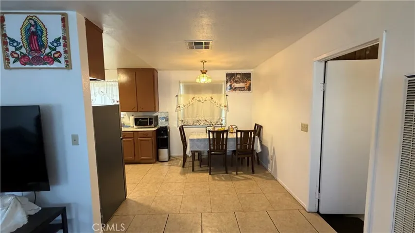 UNIT 1 EATING AREA