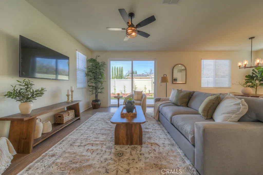 Family room has 8' x 8' foot sliding door to back patio