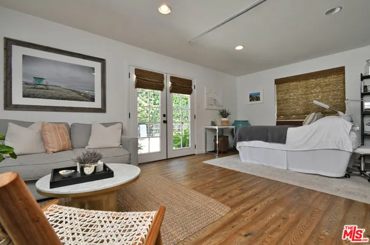 13006 Magnolia Boulevard, Sherman Oaks, California 91423
