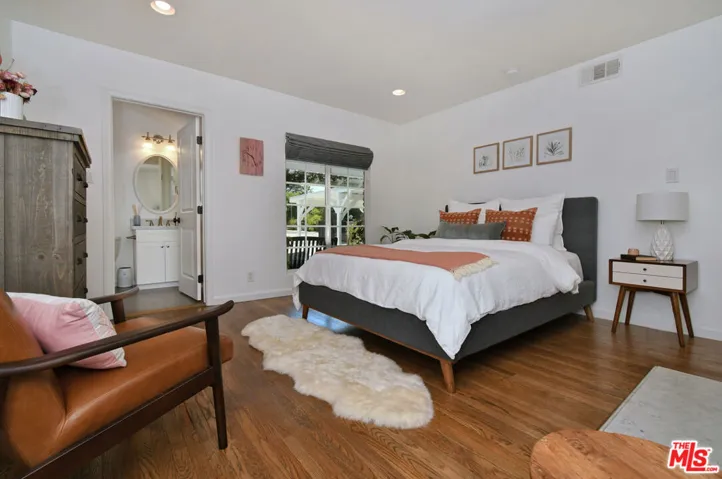 13006 Magnolia Boulevard, Sherman Oaks, California 91423