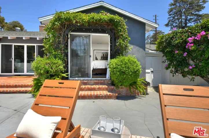 13006 Magnolia Boulevard, Sherman Oaks, California 91423