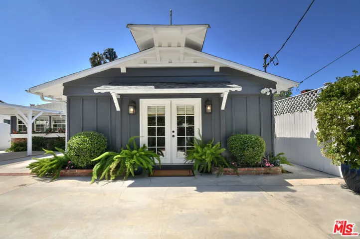 13006 Magnolia Boulevard, Sherman Oaks, California 91423