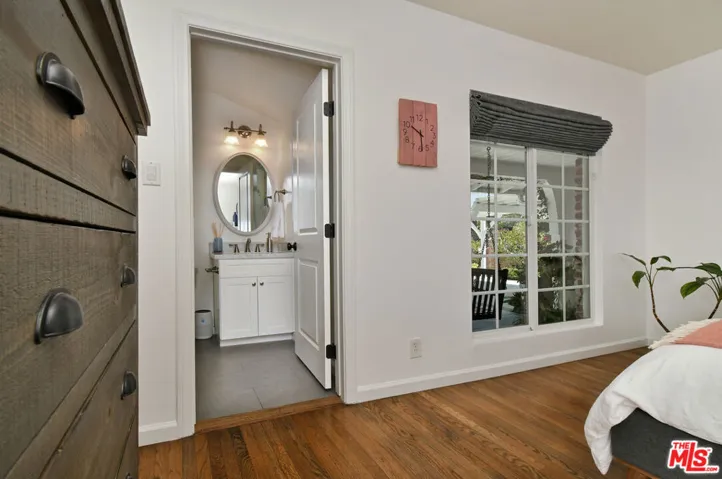 13006 Magnolia Boulevard, Sherman Oaks, California 91423