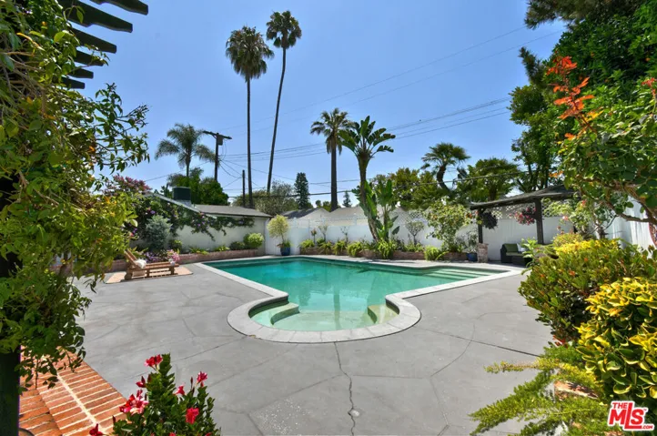 13006 Magnolia Boulevard, Sherman Oaks, California 91423