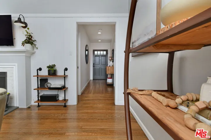 13006 Magnolia Boulevard, Sherman Oaks, California 91423