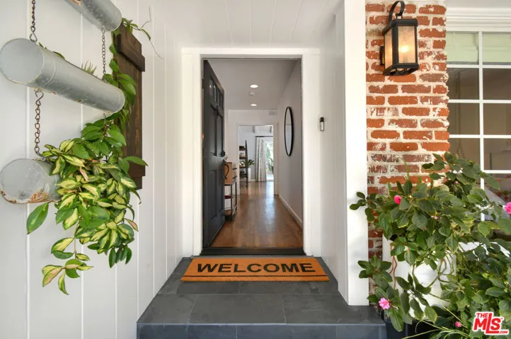 13006 Magnolia Boulevard, Sherman Oaks, California 91423