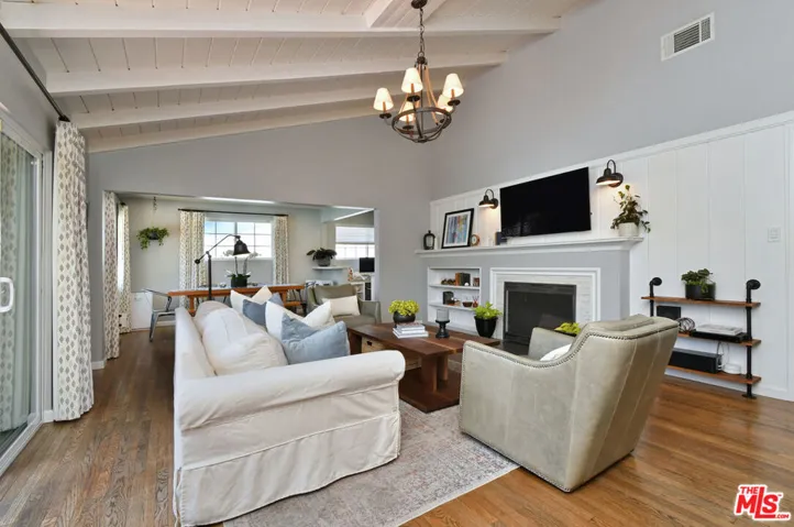 13006 Magnolia Boulevard, Sherman Oaks, California 91423