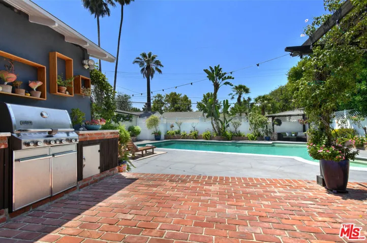 13006 Magnolia Boulevard, Sherman Oaks, California 91423