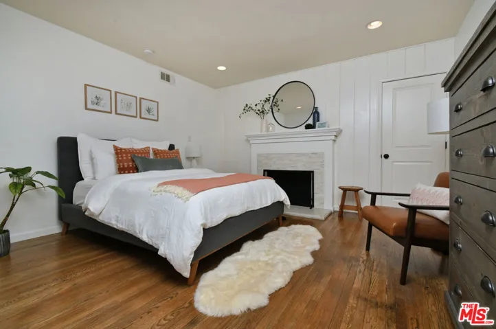 13006 Magnolia Boulevard, Sherman Oaks, California 91423
