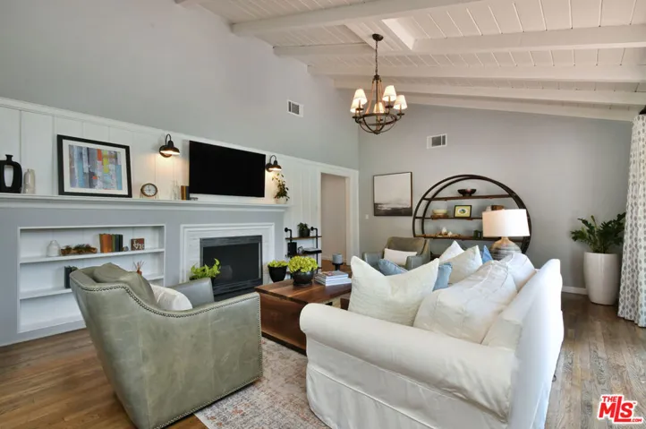 13006 Magnolia Boulevard, Sherman Oaks, California 91423
