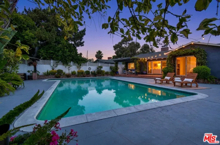 13006 Magnolia Boulevard, Sherman Oaks, California 91423