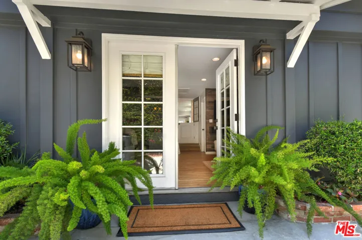 13006 Magnolia Boulevard, Sherman Oaks, California 91423