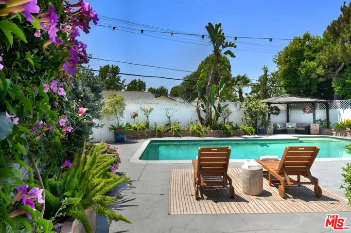 13006 Magnolia Boulevard, Sherman Oaks, California 91423