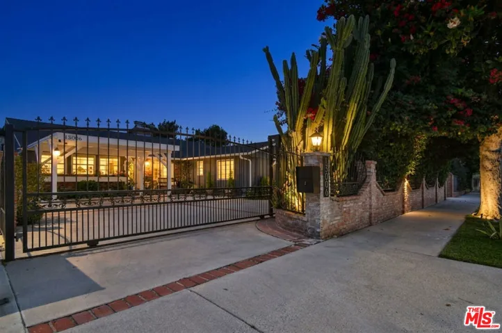 13006 Magnolia Boulevard, Sherman Oaks, California 91423