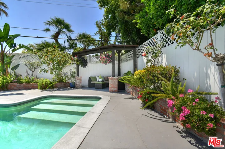13006 Magnolia Boulevard, Sherman Oaks, California 91423
