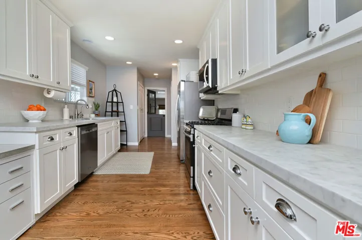 13006 Magnolia Boulevard, Sherman Oaks, California 91423