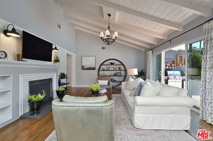 13006 Magnolia Boulevard, Sherman Oaks, California 91423