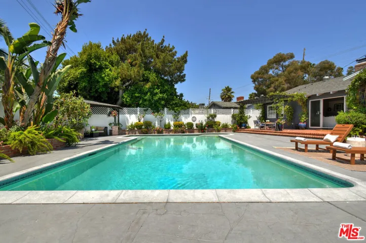 13006 Magnolia Boulevard, Sherman Oaks, California 91423
