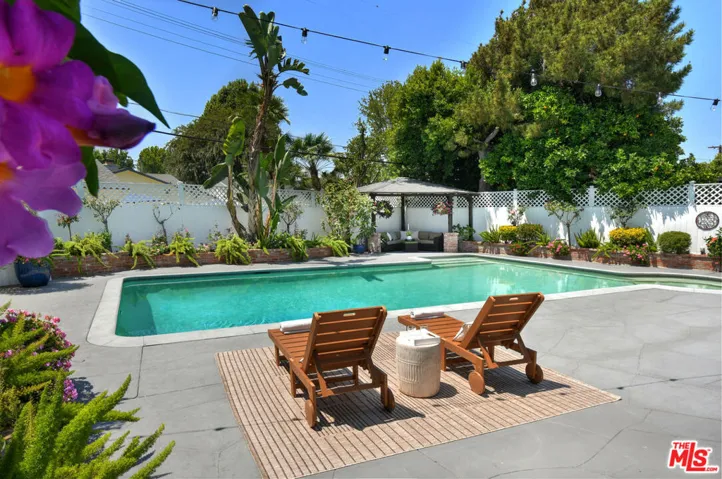 13006 Magnolia Boulevard, Sherman Oaks, California 91423