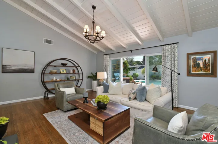 13006 Magnolia Boulevard, Sherman Oaks, California 91423