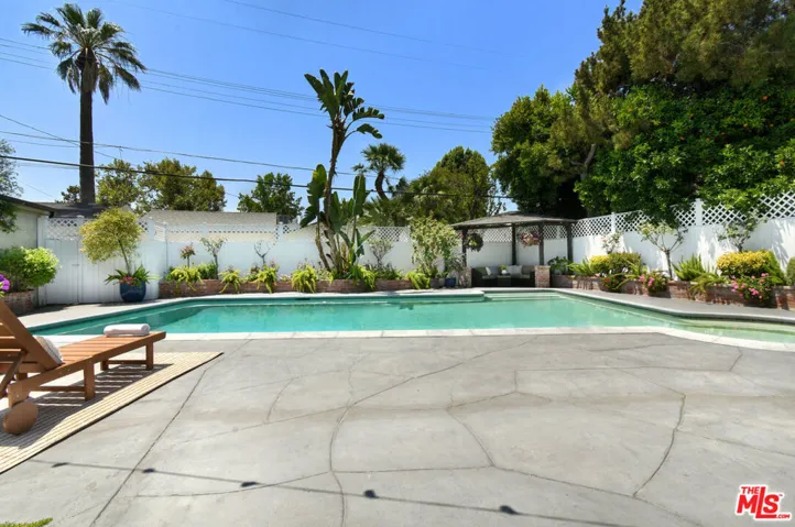 13006 Magnolia Boulevard, Sherman Oaks, California 91423