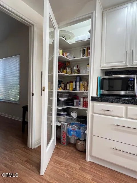32a)Pantry