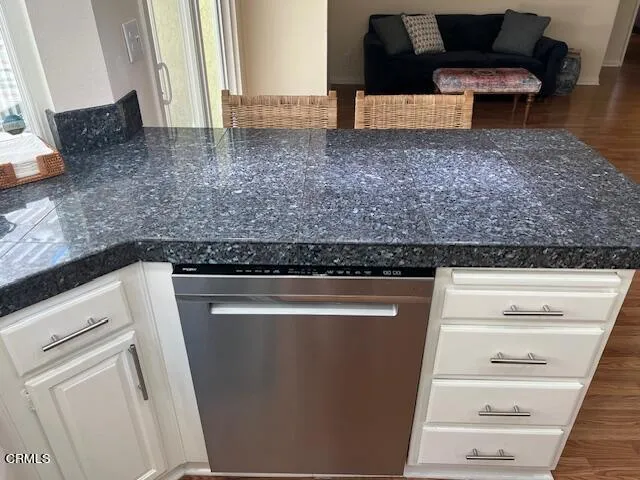 31)Breakfast Bar 1