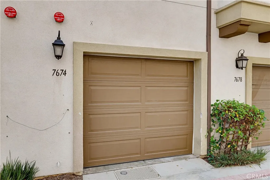Tandem garage
