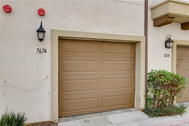 Tandem garage