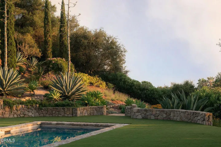 Exterior - Pool