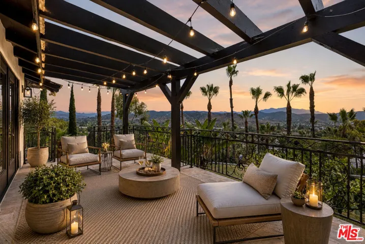 567 Lone Oak Drive, Thousand Oaks, California 91362