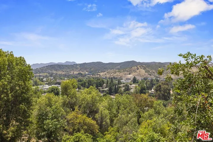 567 Lone Oak Drive, Thousand Oaks, California 91362