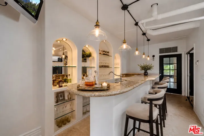 567 Lone Oak Drive, Thousand Oaks, California 91362
