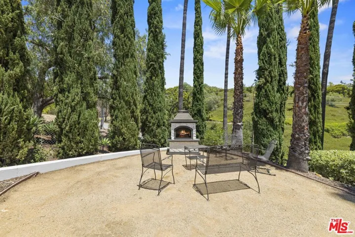 567 Lone Oak Drive, Thousand Oaks, California 91362