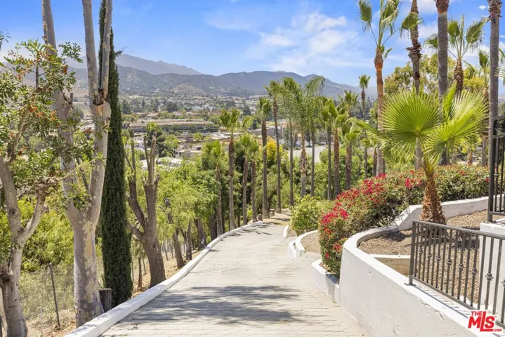 567 Lone Oak Drive, Thousand Oaks, California 91362
