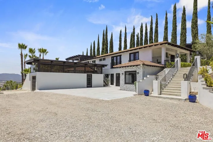 567 Lone Oak Drive, Thousand Oaks, California 91362