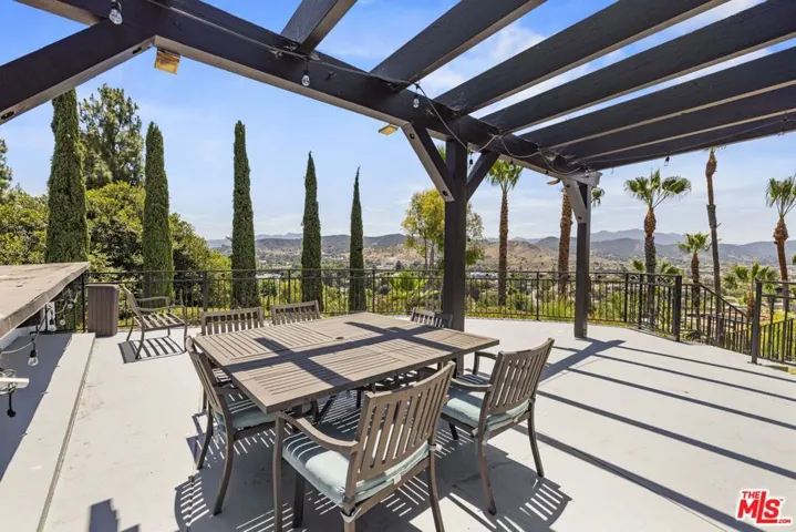 567 Lone Oak Drive, Thousand Oaks, California 91362