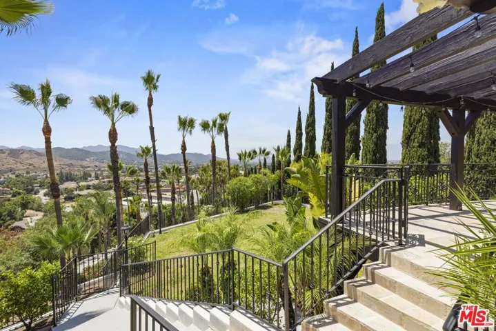 567 Lone Oak Drive, Thousand Oaks, California 91362