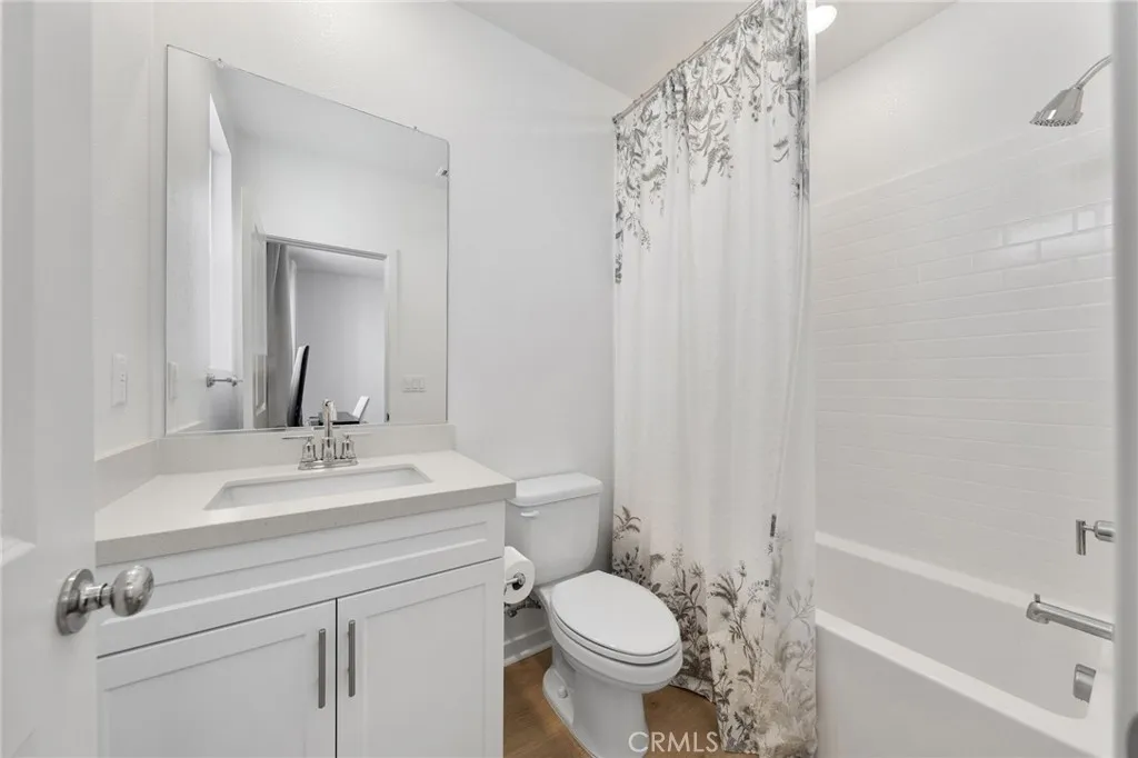 Bedroom 2- en-suite bathroom