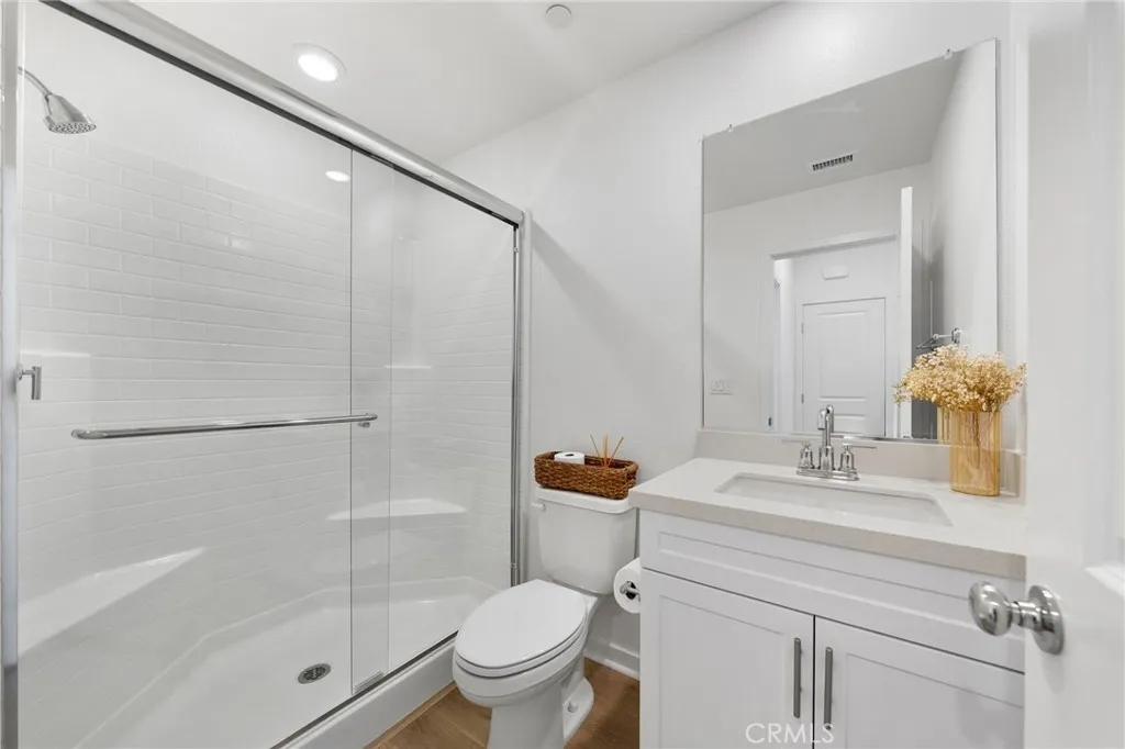 2nd floor guest bathroom