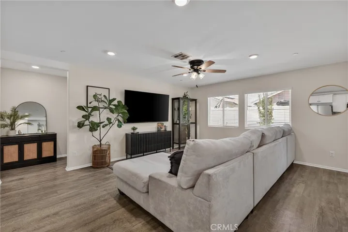 1234 Universal Way, Hemet, California 92543