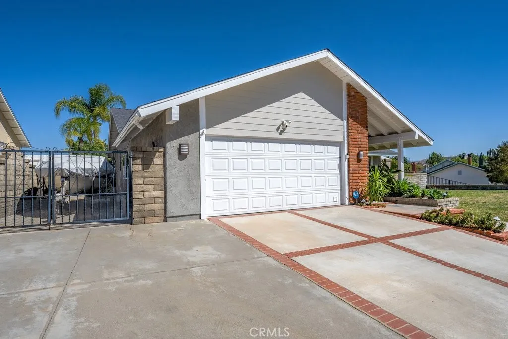 Gated Boat/RV parking. Large Driveway will hold at least 3 cars.