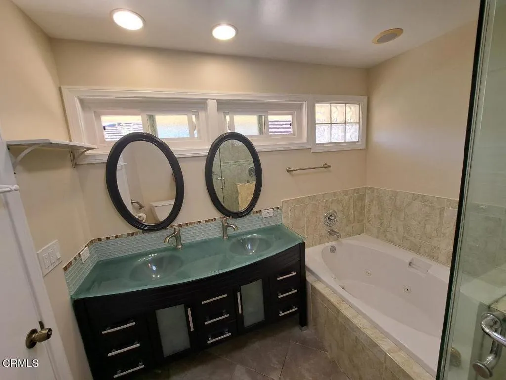 7 master bath 2