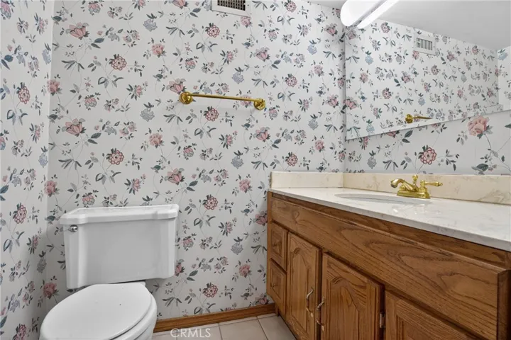 1/2 bath