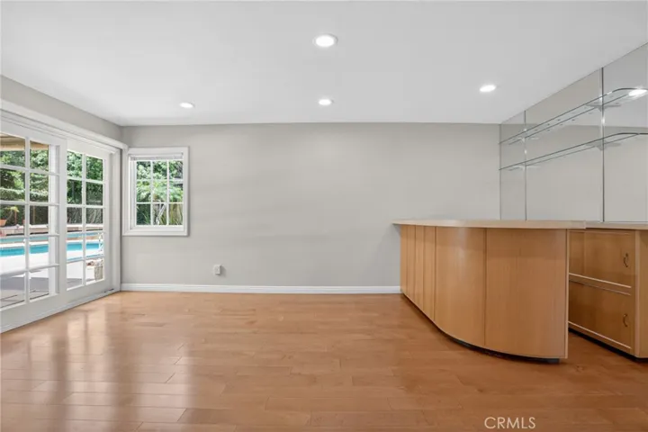 dining/bar area