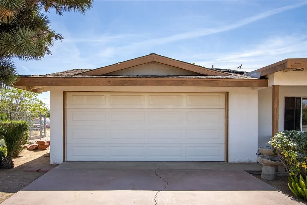 HUGE GARAGE