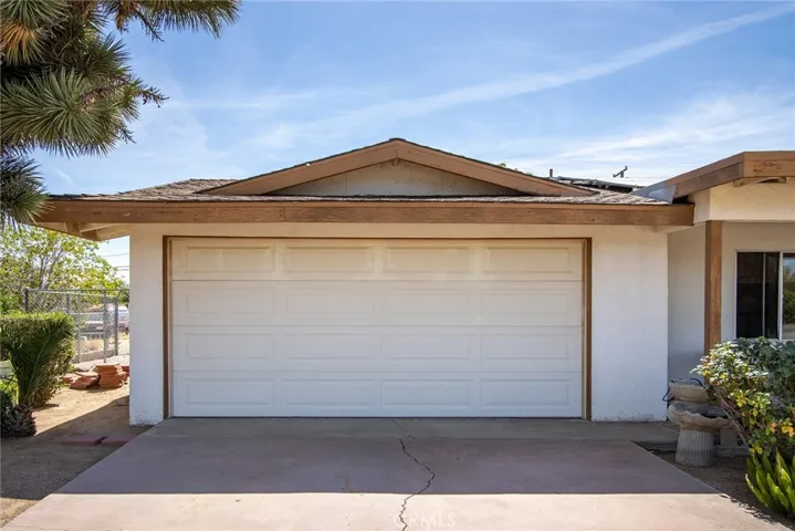 HUGE GARAGE