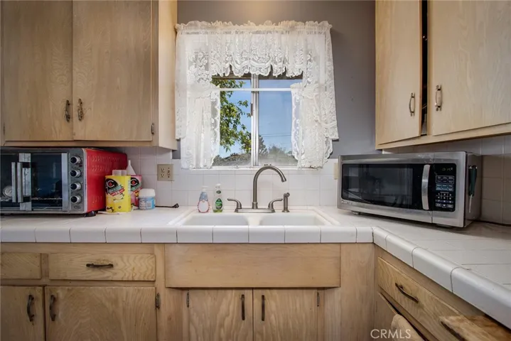 WINDOW VIEWS IN KITCHEN