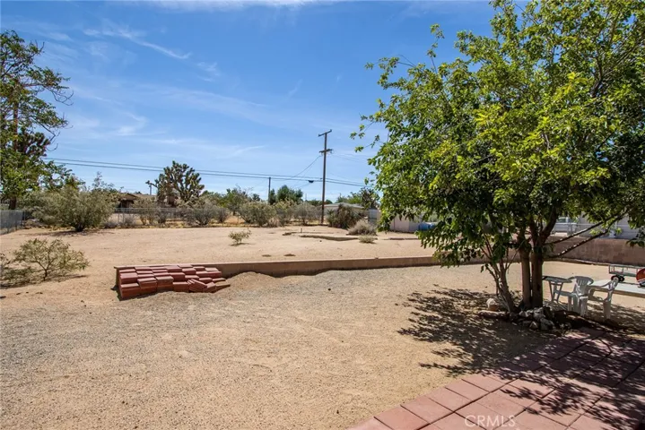 HUGE BACKYARD