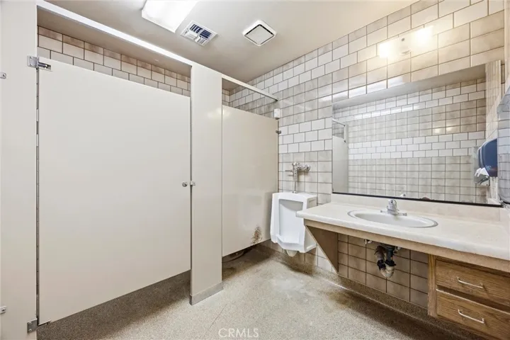 931 26th, Bakersfield, California 93301